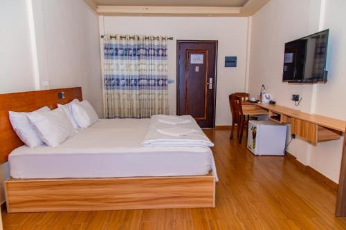 Thulusdhoo Island Hotel | Aasna Inn