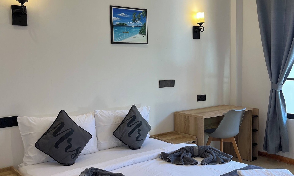 Fulhadhoo Bed & Breakfast | Ahiva Village