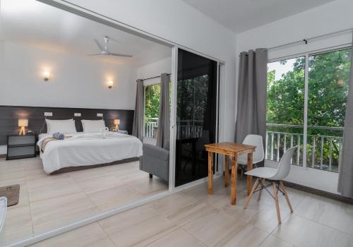 Ukulhas Hotel | Casaparadiso - Beach View