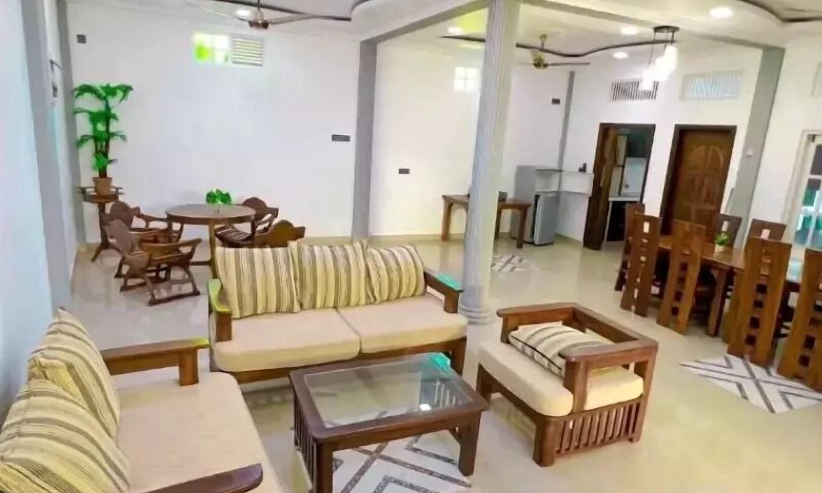 Hulhudhoo House | Everest Lodge