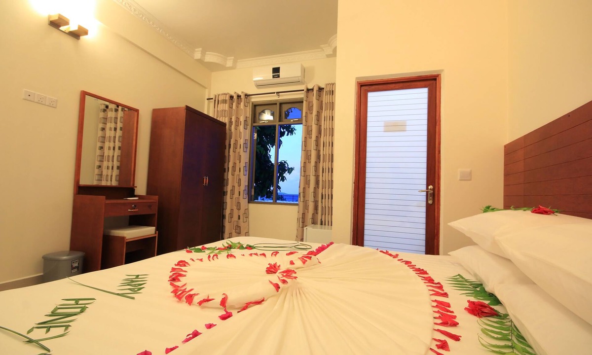 Omadhoo House | Nemo Inn