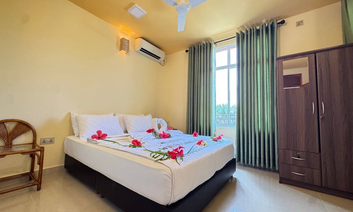 Maamigili House | White Sand Inn