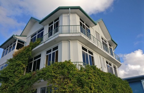Dhaandhoo House | Baivaru Guesthouse Services