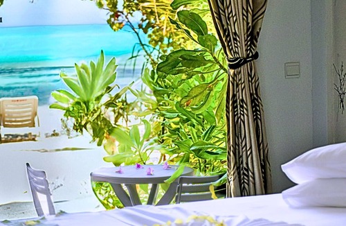 Dhiffushi Hotel | Crown Beach Villas Bikini Beach