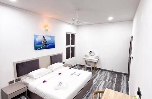 Dhidhoofinolhu Island House | FEEALI BUDDIES INN