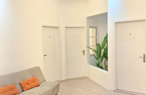 Manadhoo House | Sunny Day Inn Maldives
