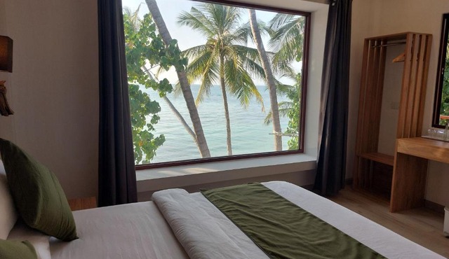 Comfy Cool Breeze by eMzaz in Dhiffushi