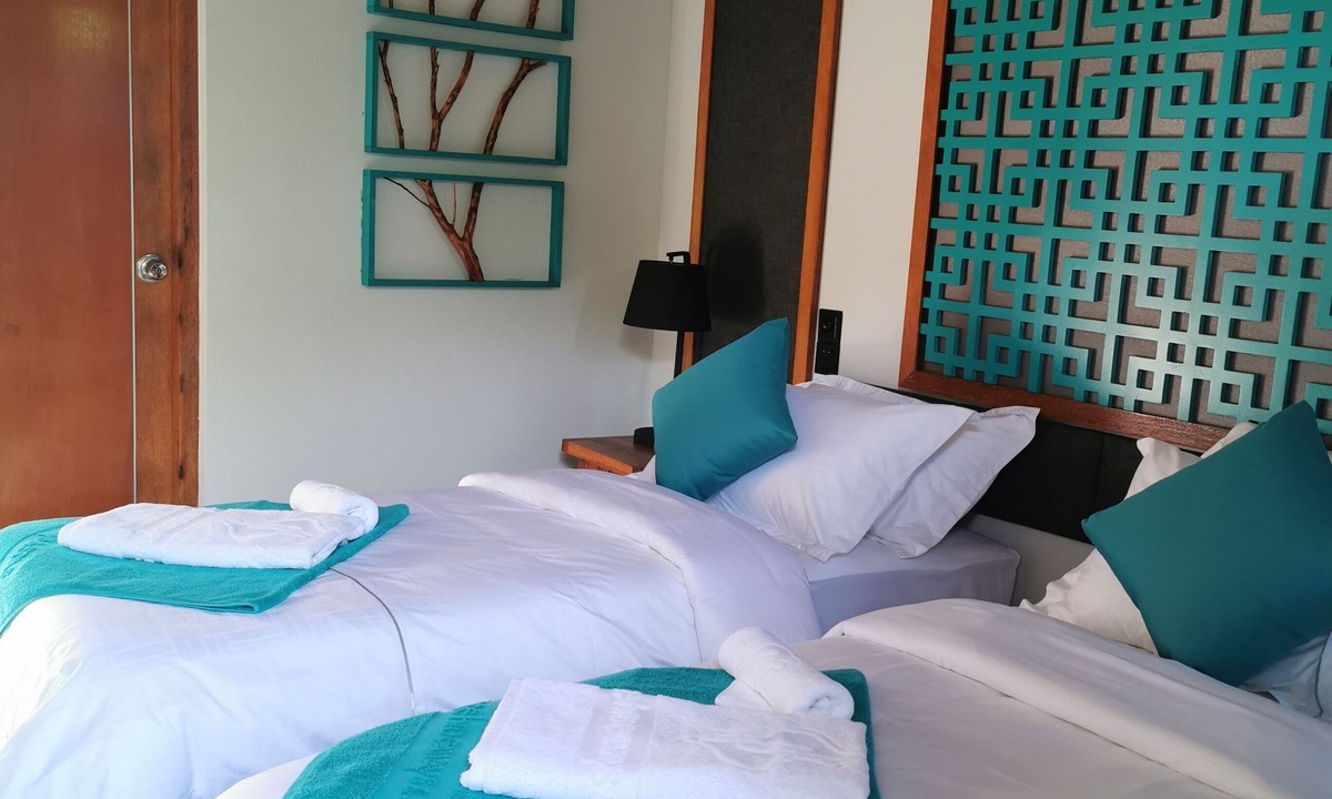 Fulhadhoo Hotel | Village Hideaways & Spas