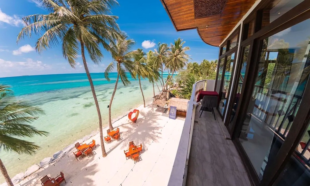 Dhiffushi Hotel | Heron Beach Hotel