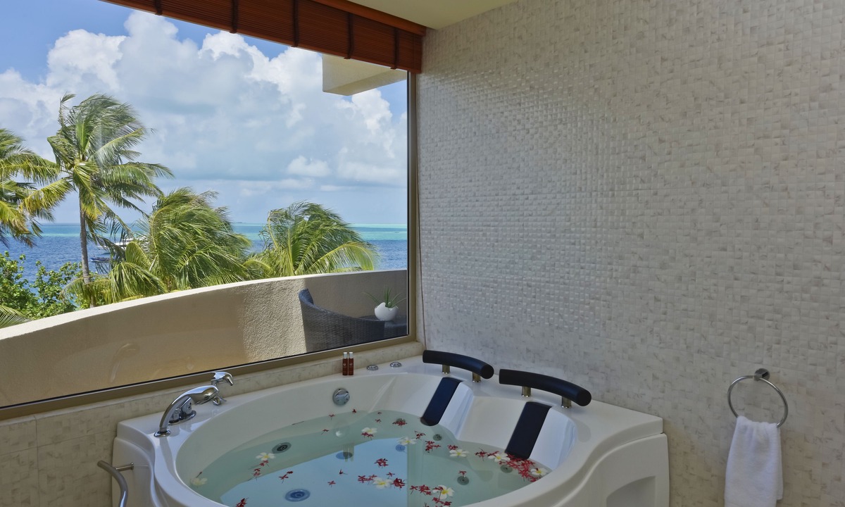 Thulusdhoo Island Hotel | Season Paradise