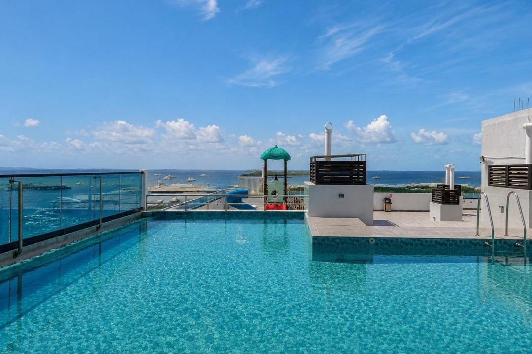 Hulhumale Apartment | Luxury 3BR - Airport Pickup - Rooftop SeaView Pool Gym Terrace Near Airport