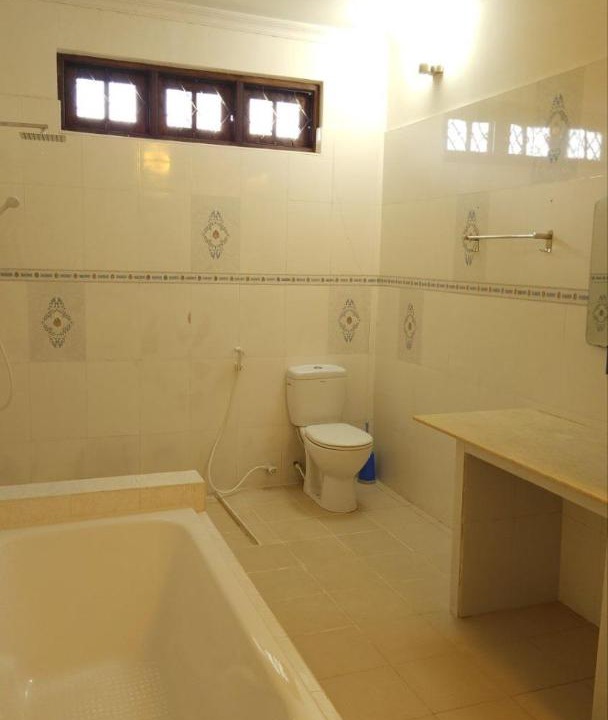 Photo of Bathroom in Hithadhoo
