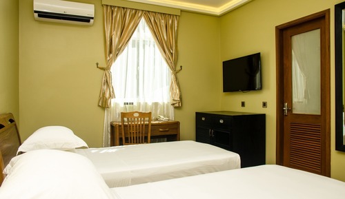Honeymoon Suite