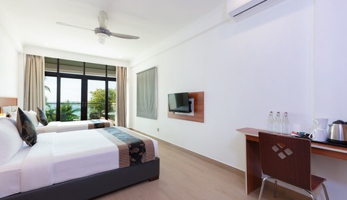 Deluxe Triple Room with Balcony and Seaview