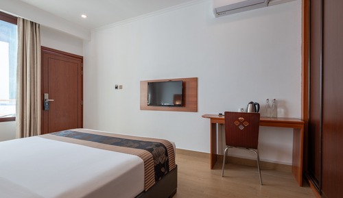 Deluxe Double Room with Balcony and City View