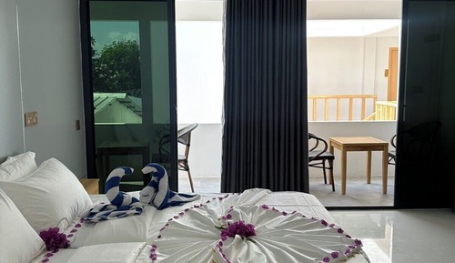 Deluxe Room, Balcony, Courtyard View