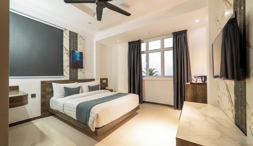 Executive Family Suite with Balcony & Sea View - Free Return Airport Transfer