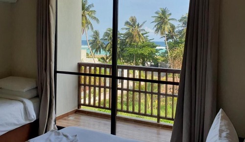 Deluxe Triple Room, Balcony, Palm View