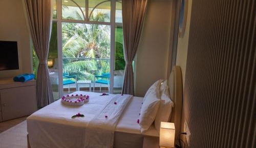 Queen Room with Garden View