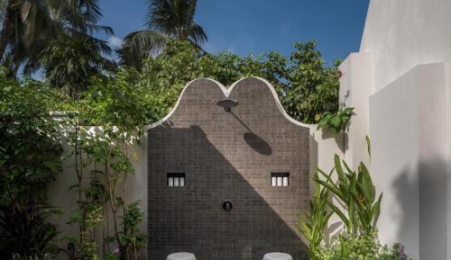 Deluxe Beach Villa with Pool