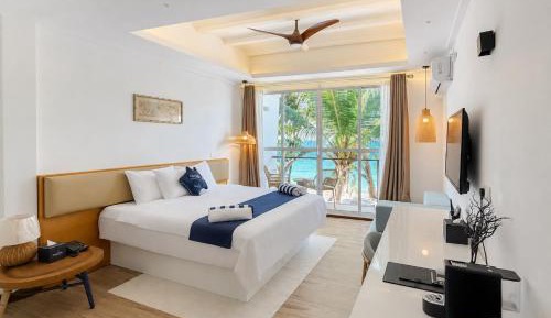 Deluxe Double Room with Balcony and Sea View