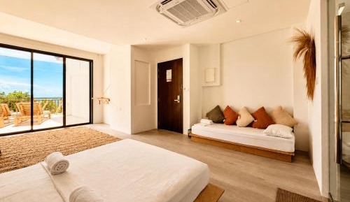 Deluxe Suite with Sea View