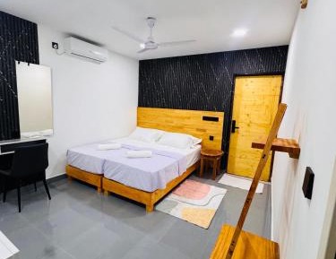 Deluxe Room (2 Adults + 1 Child)