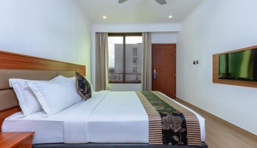 Deluxe Double Room with Balcony and City View
