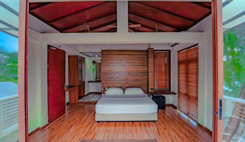 Family Room (2 Adults + 1 Child) with Sea View