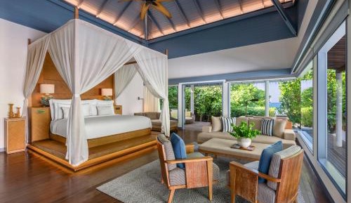 One-Bedroom Oceanfront Pool Villa with King Bed and Sofa Bed