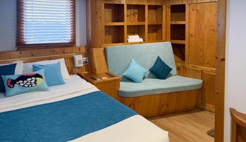 Deluxe Double Room (2 Adults + 1 Child)