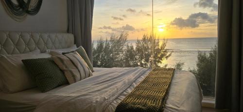 Two-Bedroom Apartment with Balcony and Sea View