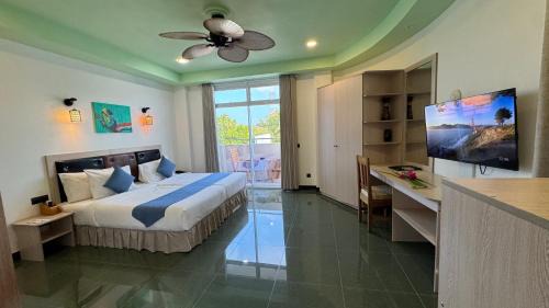 Deluxe Double or Twin Room with City View