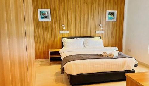 Deluxe Queen Room