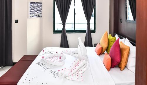 Business Deluxe Room (Free Return Airport Transfer and 10% off on Food & Beverage)