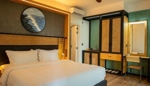 Superior Room with Balcony and Island View