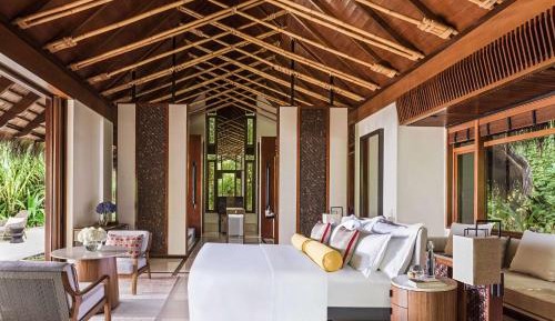Beach Villa Queen Pool   