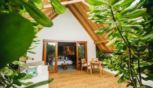  Beach Sunrise Villa with Free access to sea plane lounge on Arrival