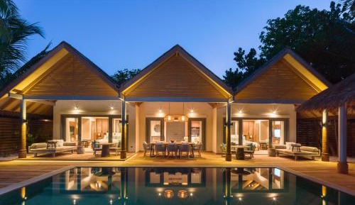 Four Bedroom Beach Pool Residence 