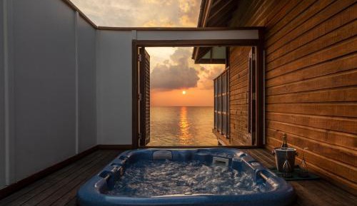 Ocean Jacuzzi Villa
