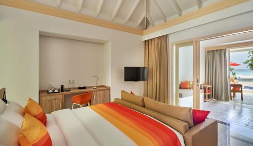 Beach Suite with Pool - Free shared seaplane for 2 guests, minimum 7-night stay