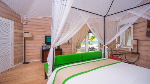 O Jacuzzi Beach Villa (12+ yrs) 