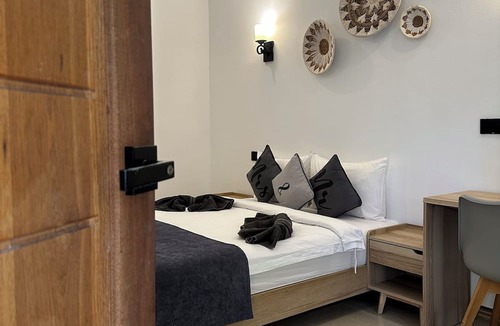 Fulhadhoo Bed & Breakfast | Ahiva Village