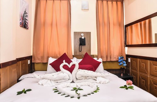 Male Hotel | Beehive Central