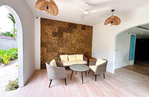 Thoddoo House | Sands Garden Hotel