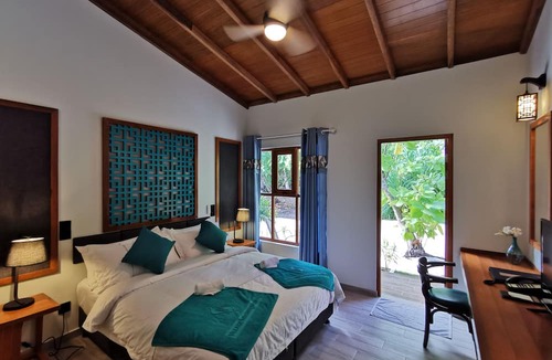 Fulhadhoo Hotel | Village Hideaways & Spas