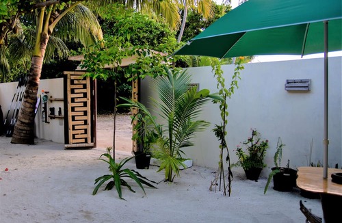 Omadhoo House | Kuri Beach View Inn