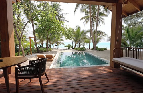 Mandhoo Hotel | Fiyavalhu Resort Maldives