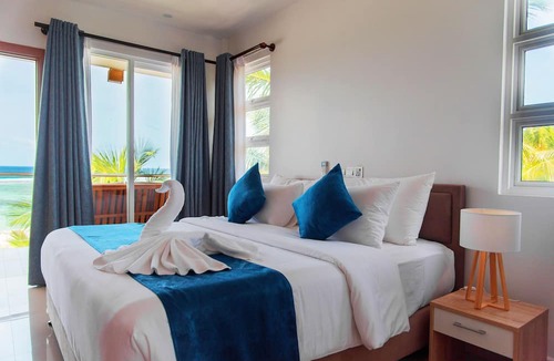 Thulusdhoo Island House | Reef Edge Thulusdhoo
