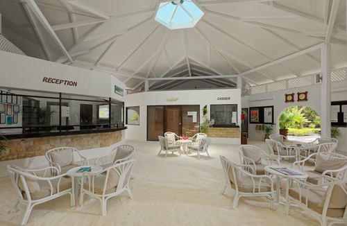 Emboodhoo Hotel | Embudu Village